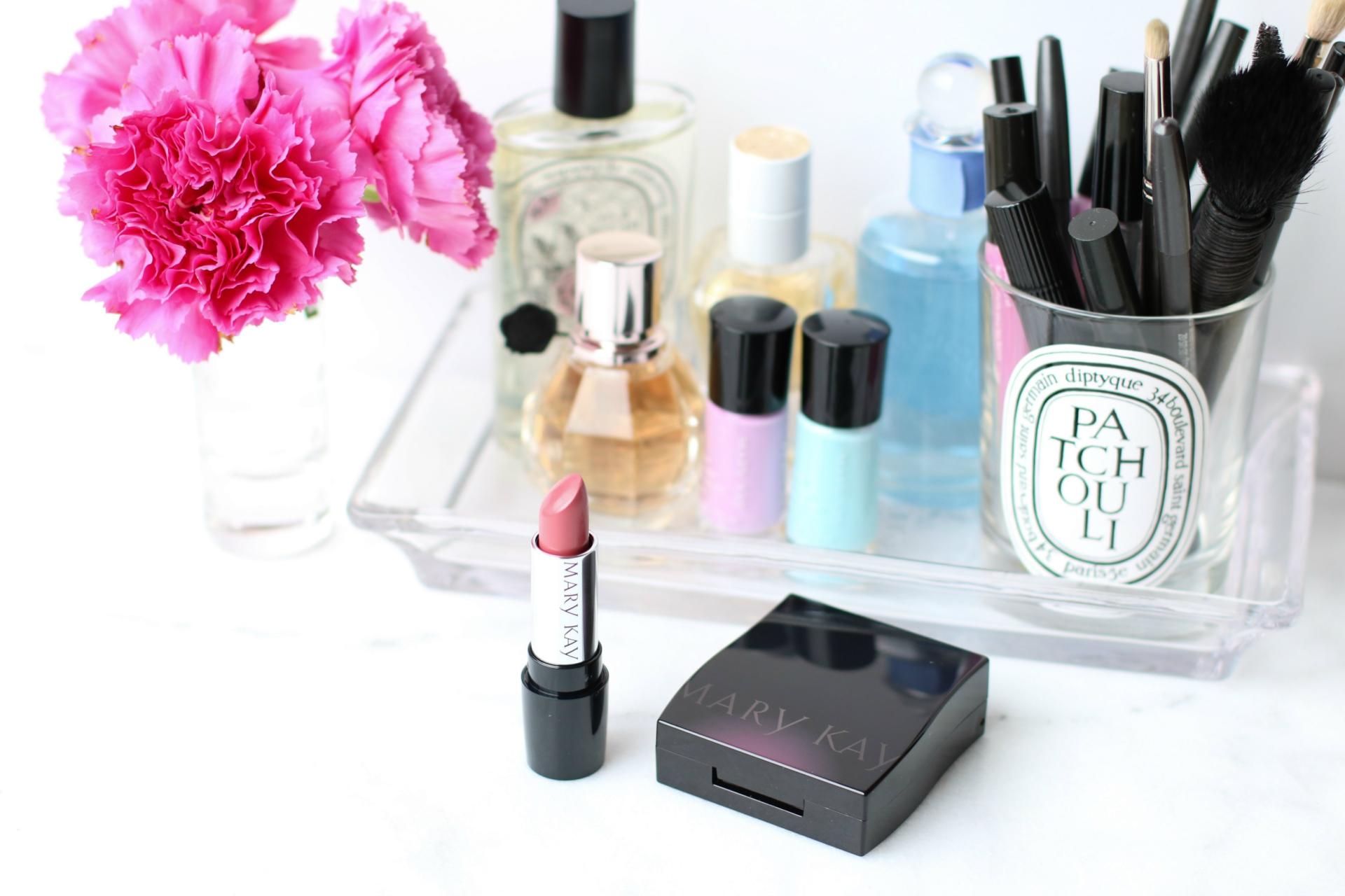 Mary Kay's collection of summer makeup is so pretty and cute - you gotta try them NOW!